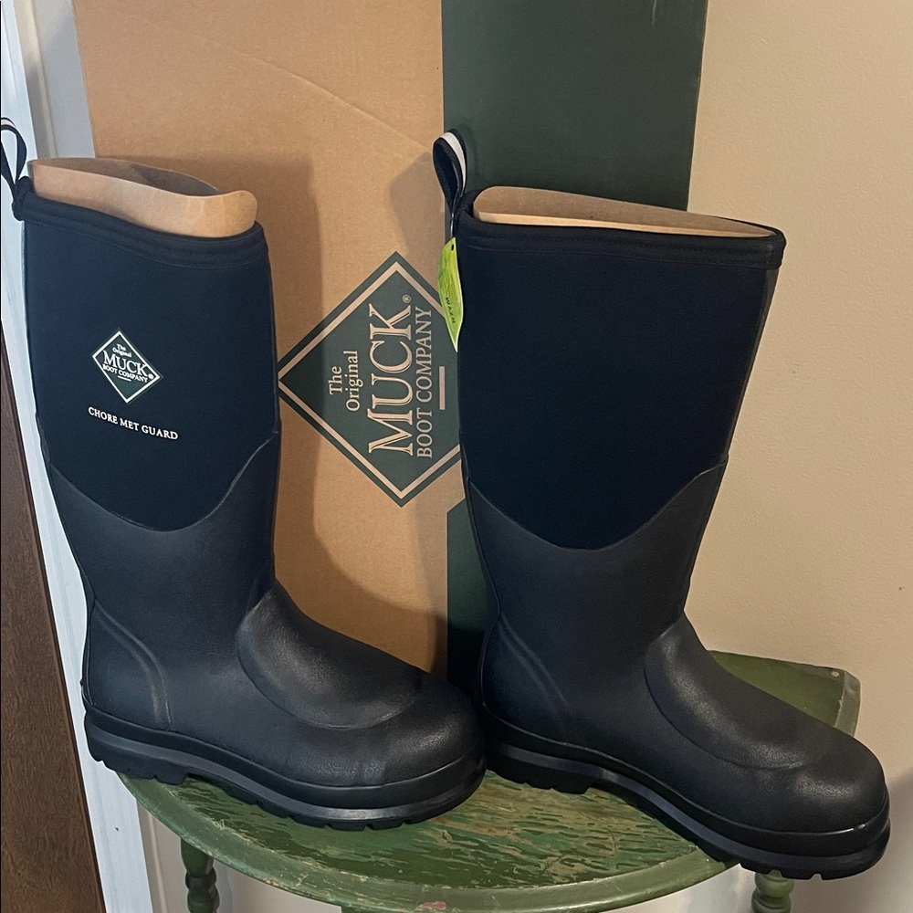 Muck Women's Black Winter & Rain Boots 
METATARSAL STEEL TOE BOOT